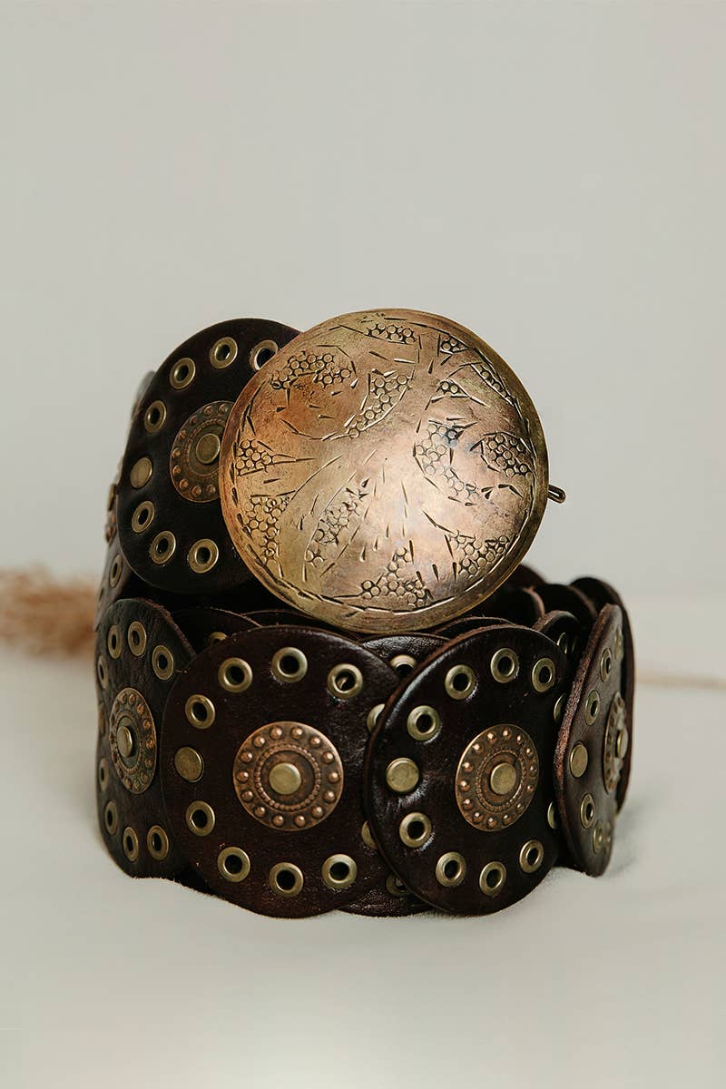 Alpha leather belt with engraved buckle, medium size
