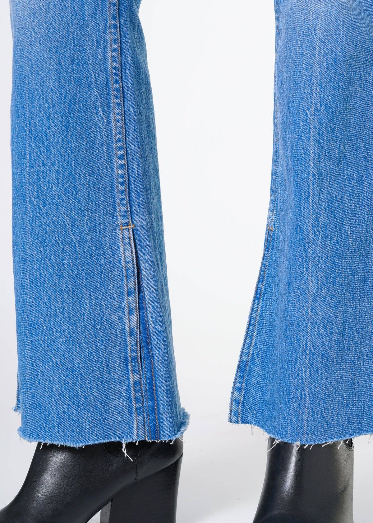 Mid Rise Flare Jean
