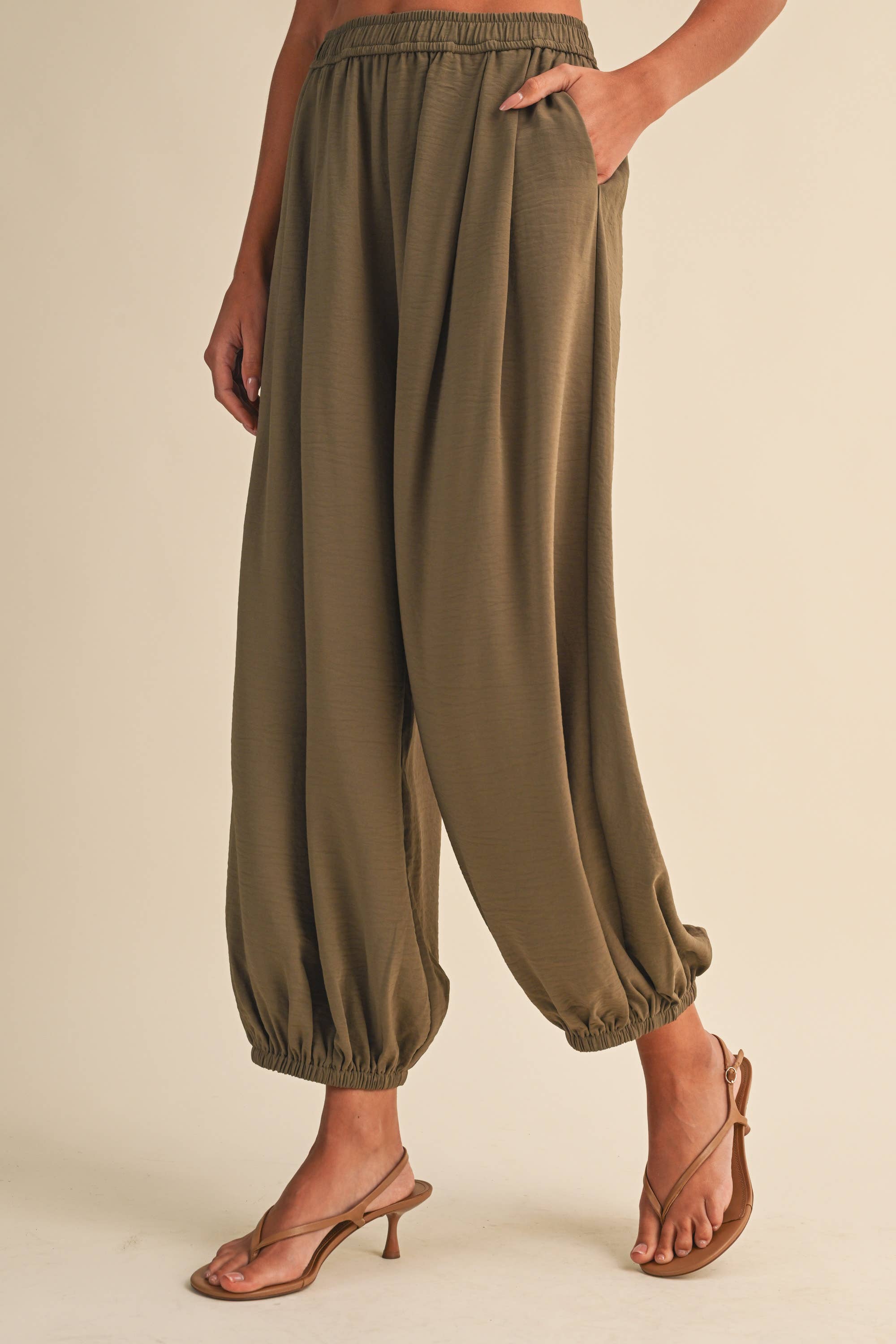 IP1567 SATIN ELASTIC WAISTBAND BALLOON PANTS