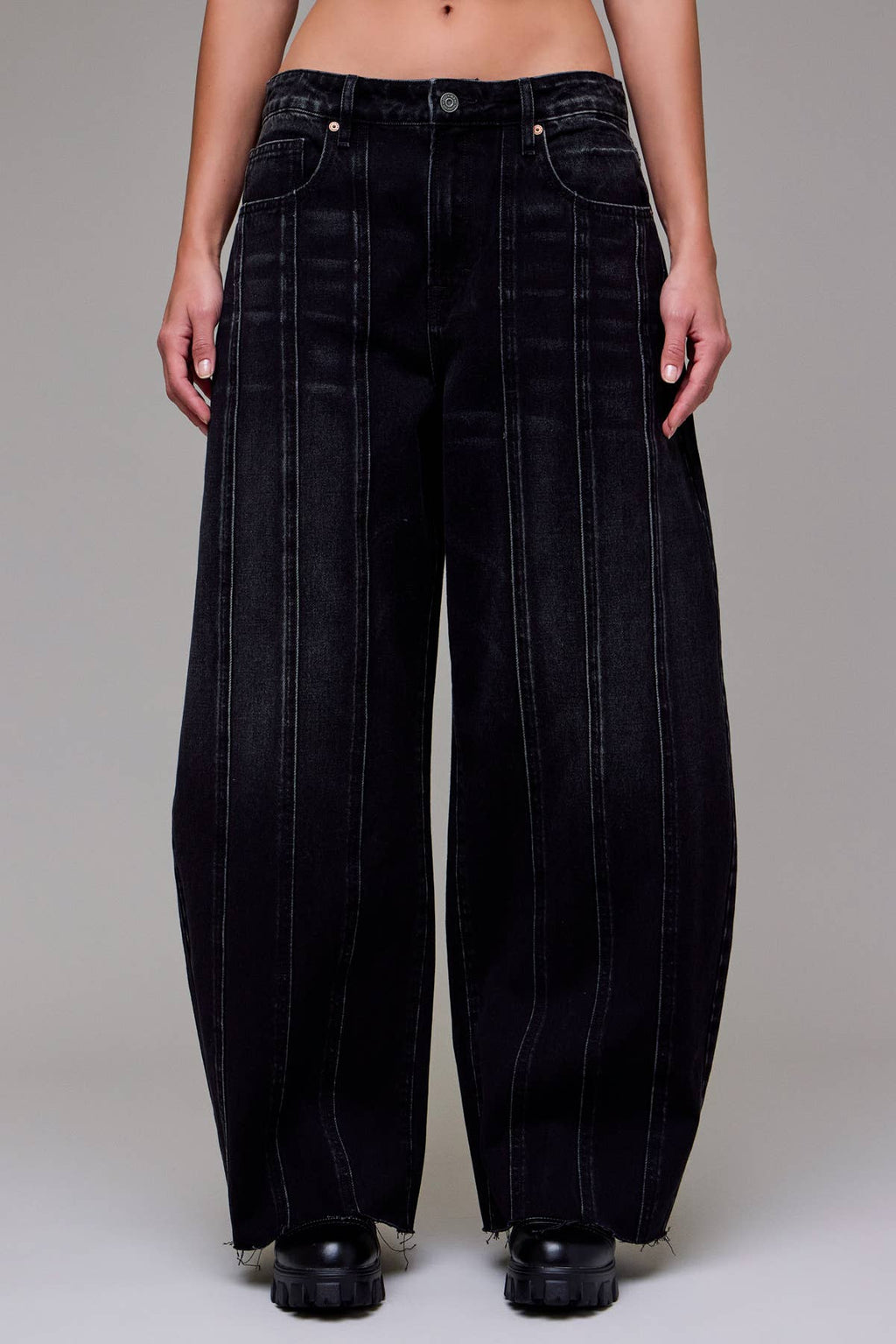 Black Classic Vintage Barrel Jean