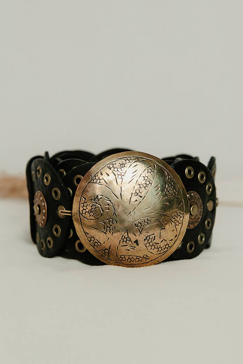 Alpha leather belt with engraved buckle, medium size