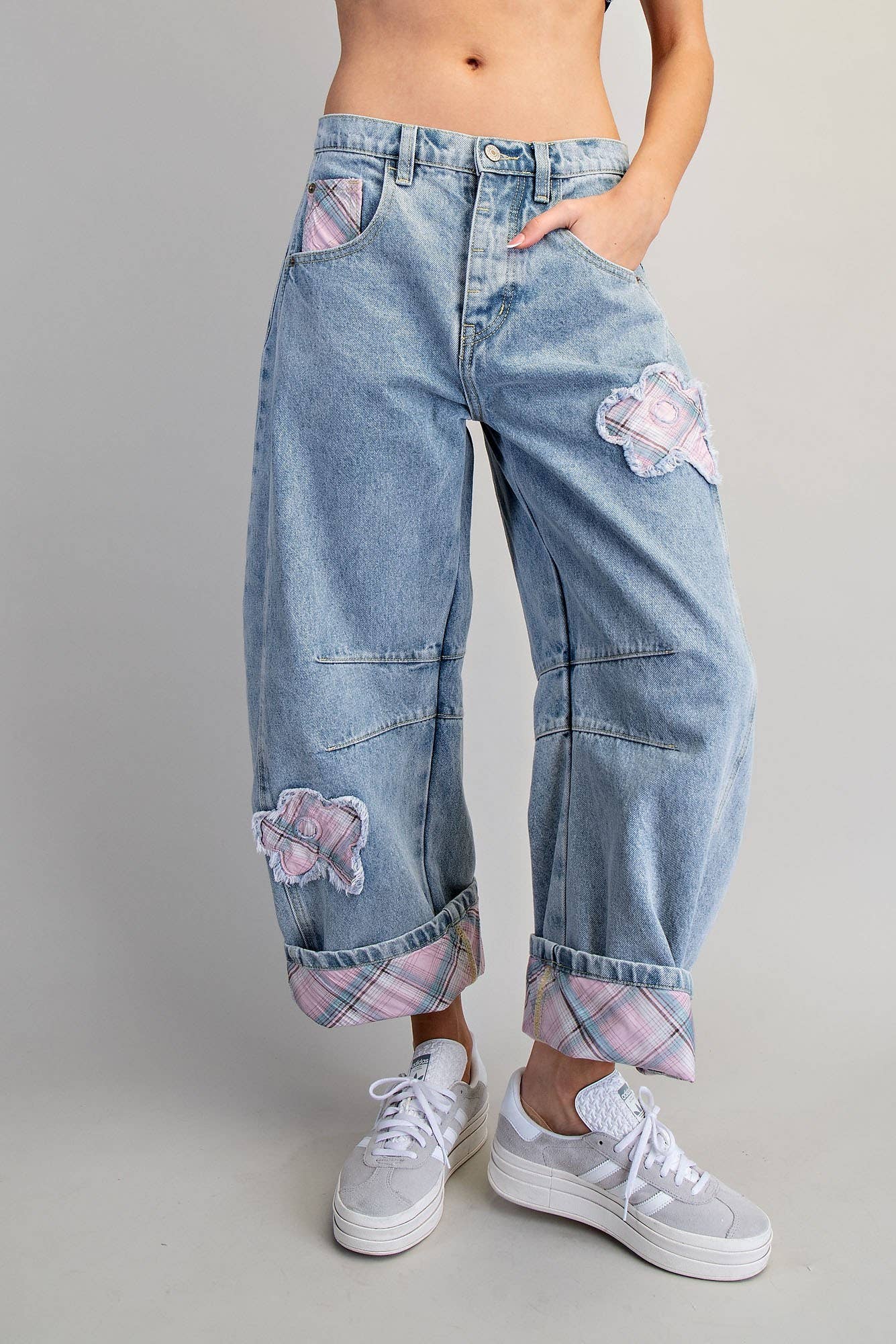 FLORAL PATCH PLAID BARREL JEANS
