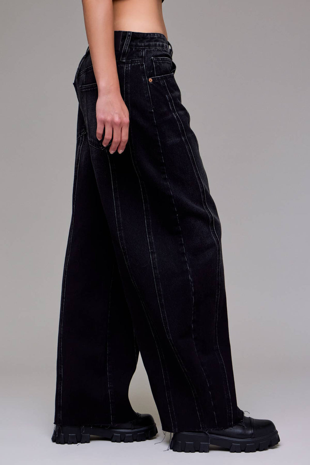 Black Classic Vintage Barrel Jean