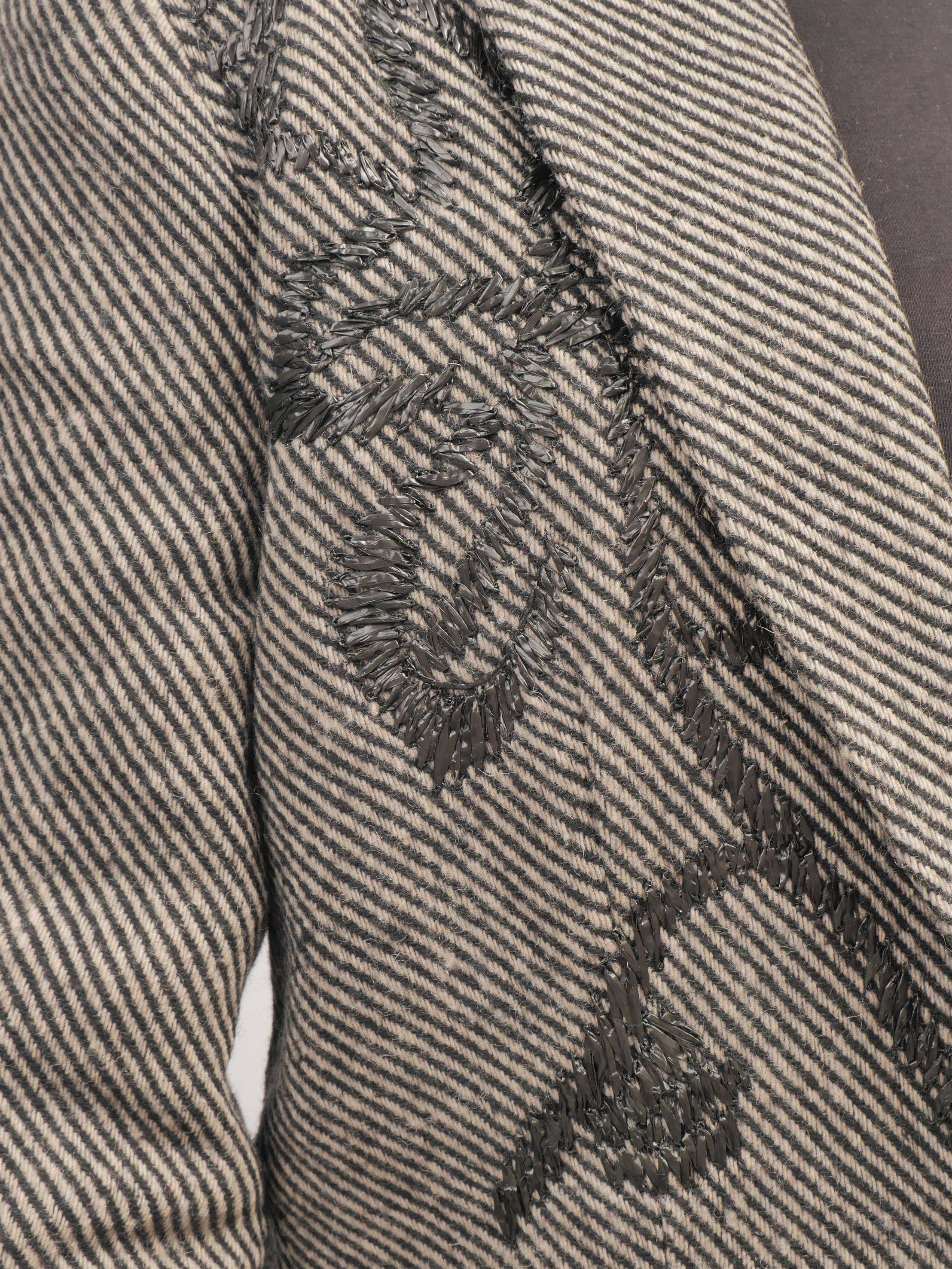 Blazer with embroidered patterns