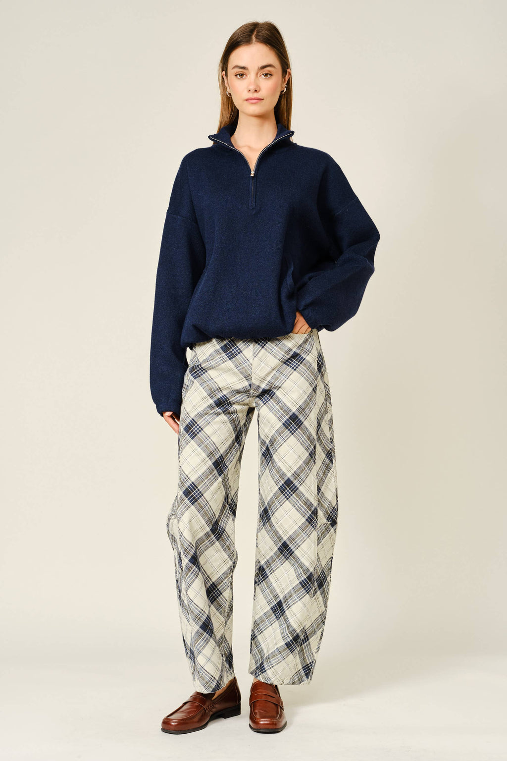AJP6220 PLAID COTTON BARREL PANTS