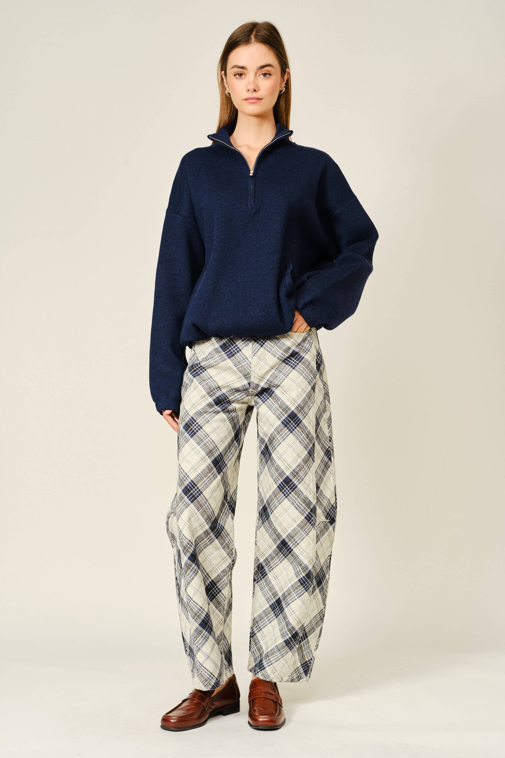AJP6220 PLAID COTTON BARREL PANTS