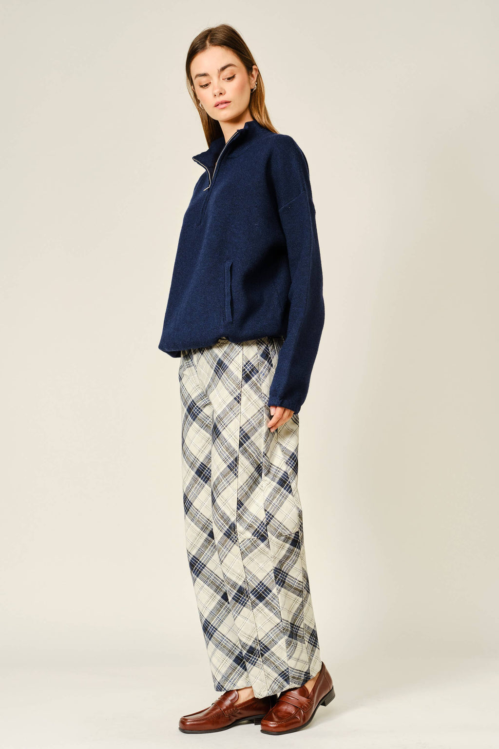 AJP6220 PLAID COTTON BARREL PANTS
