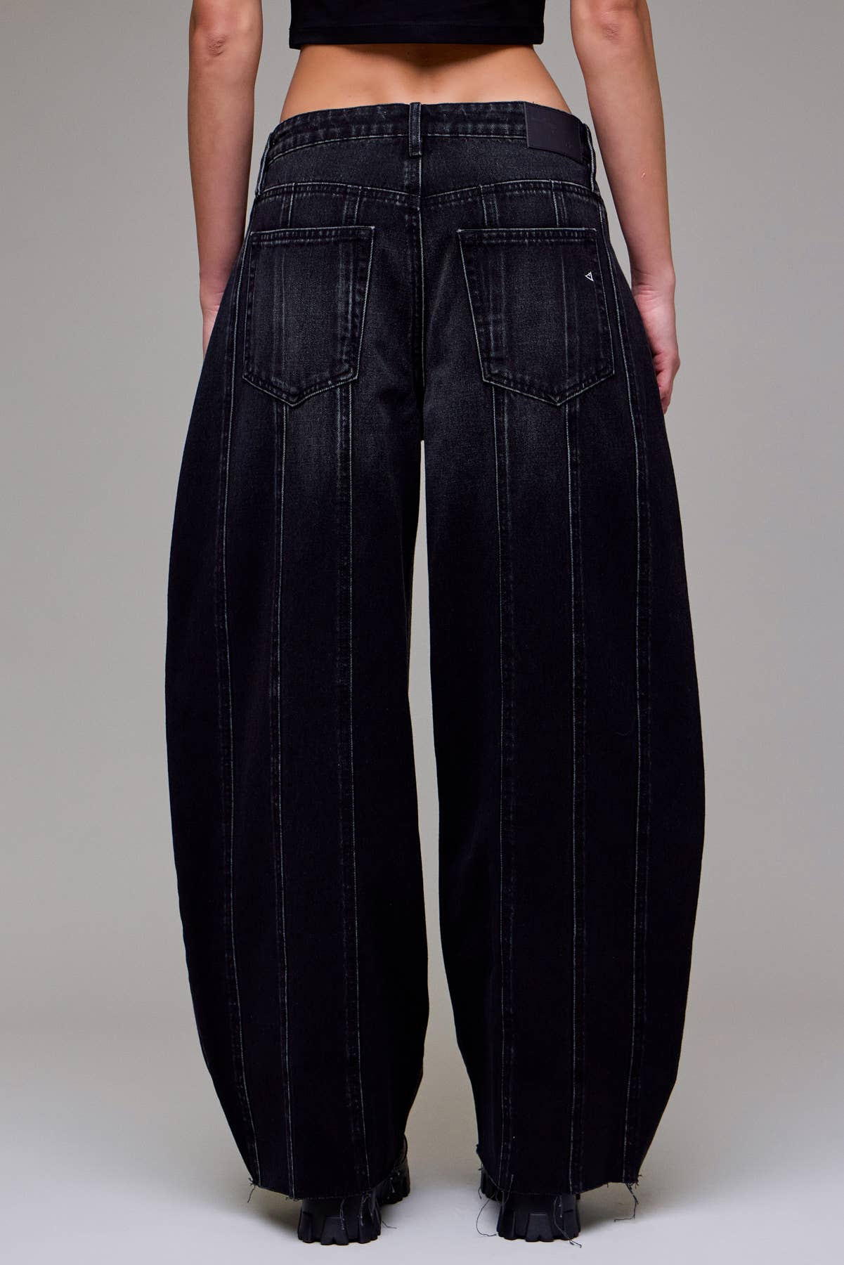 Black Classic Vintage Barrel Jean