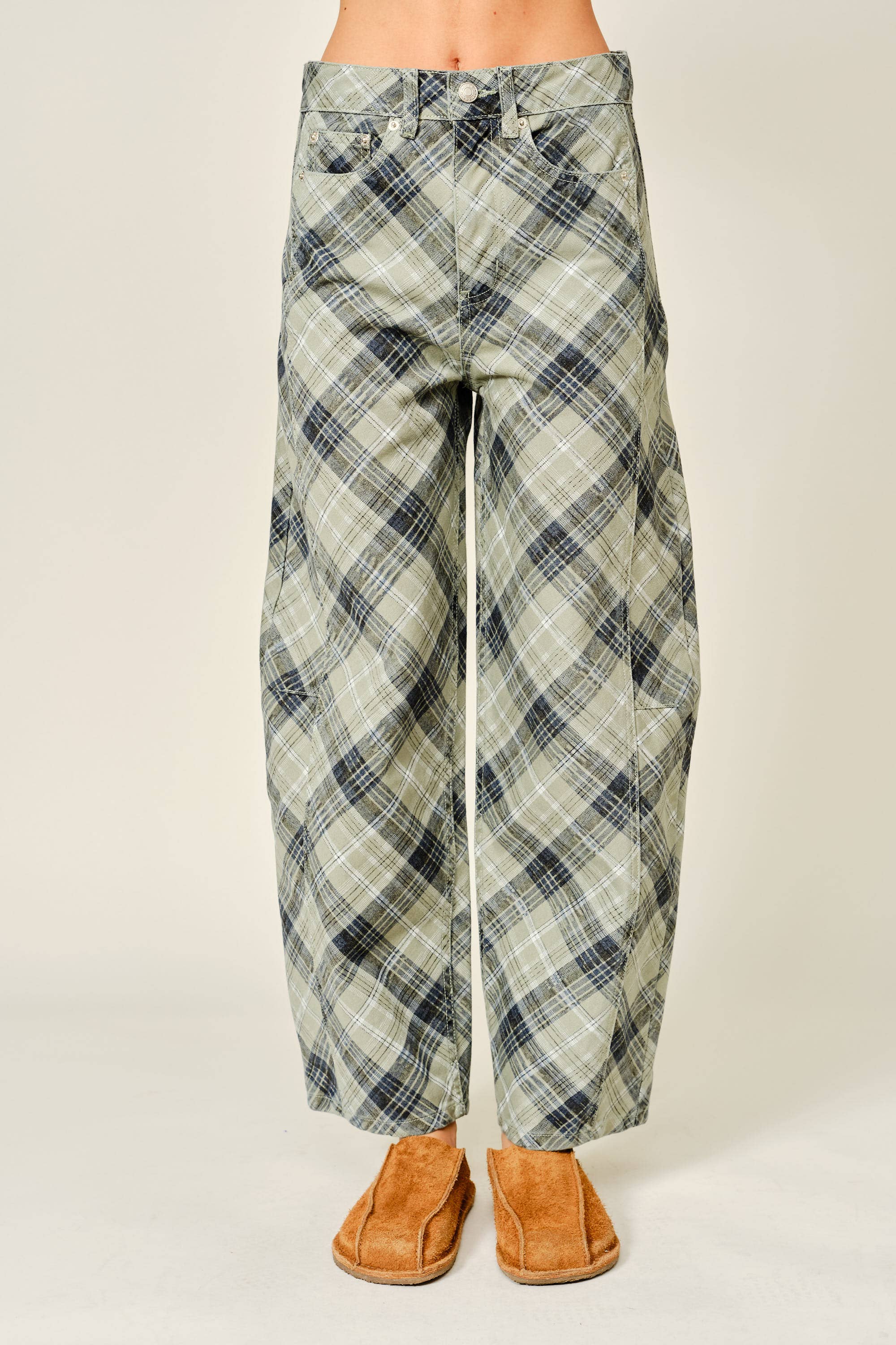 AJP6220 PLAID COTTON BARREL PANTS