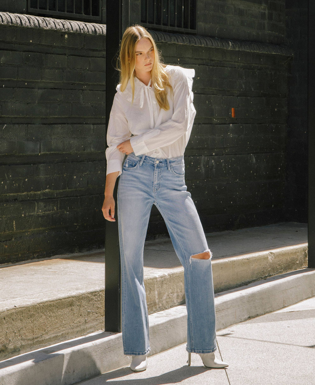 HIGH RISE SLIM WIDE JEANS