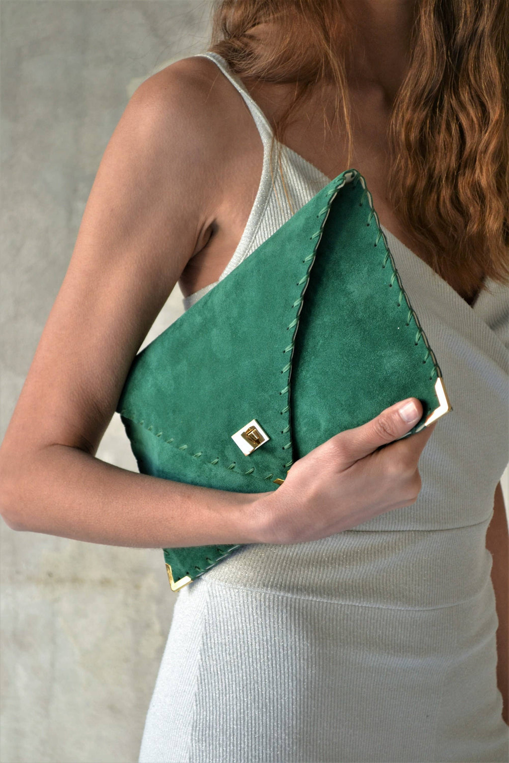Suede clutch in emerald