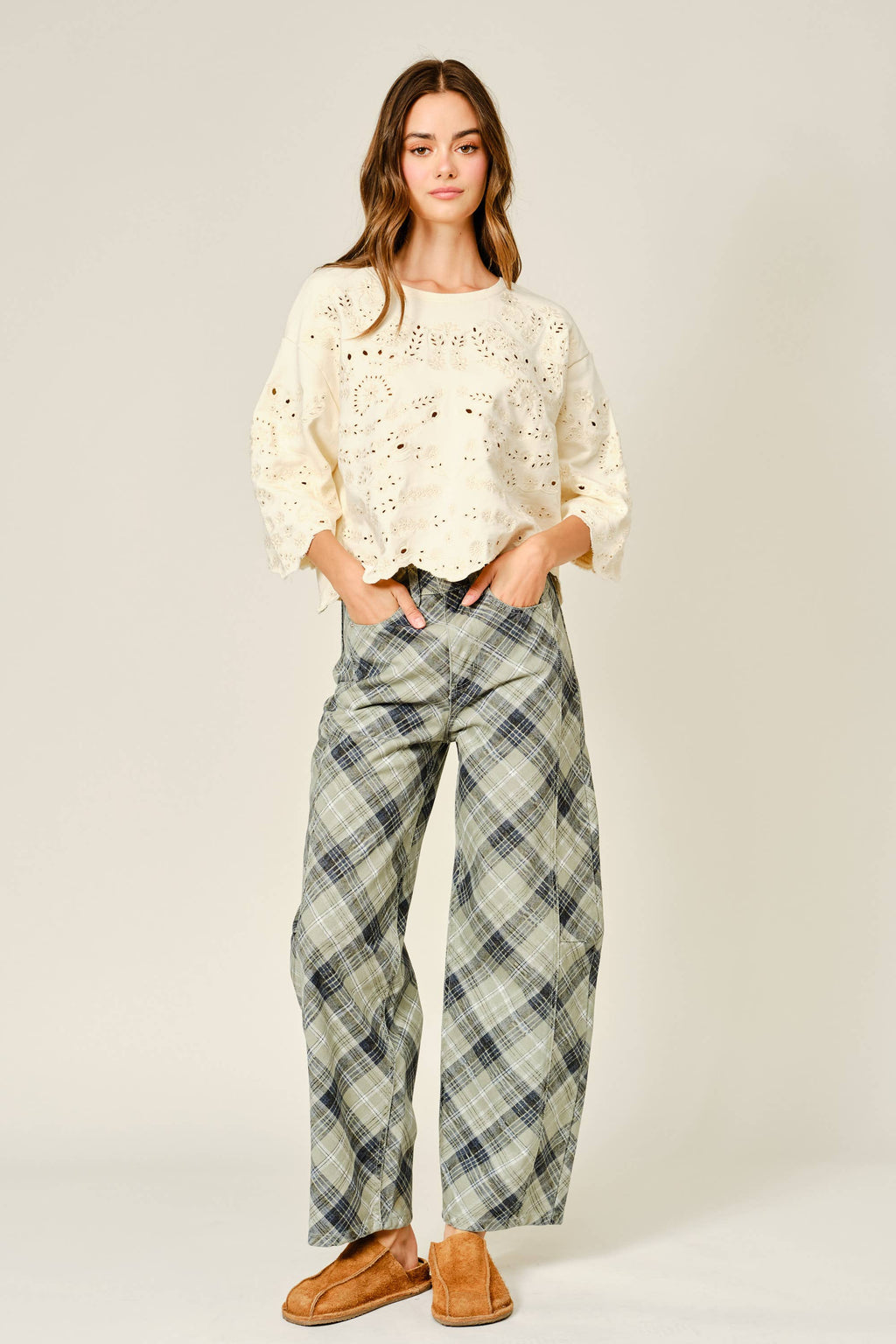 AJP6220 PLAID COTTON BARREL PANTS