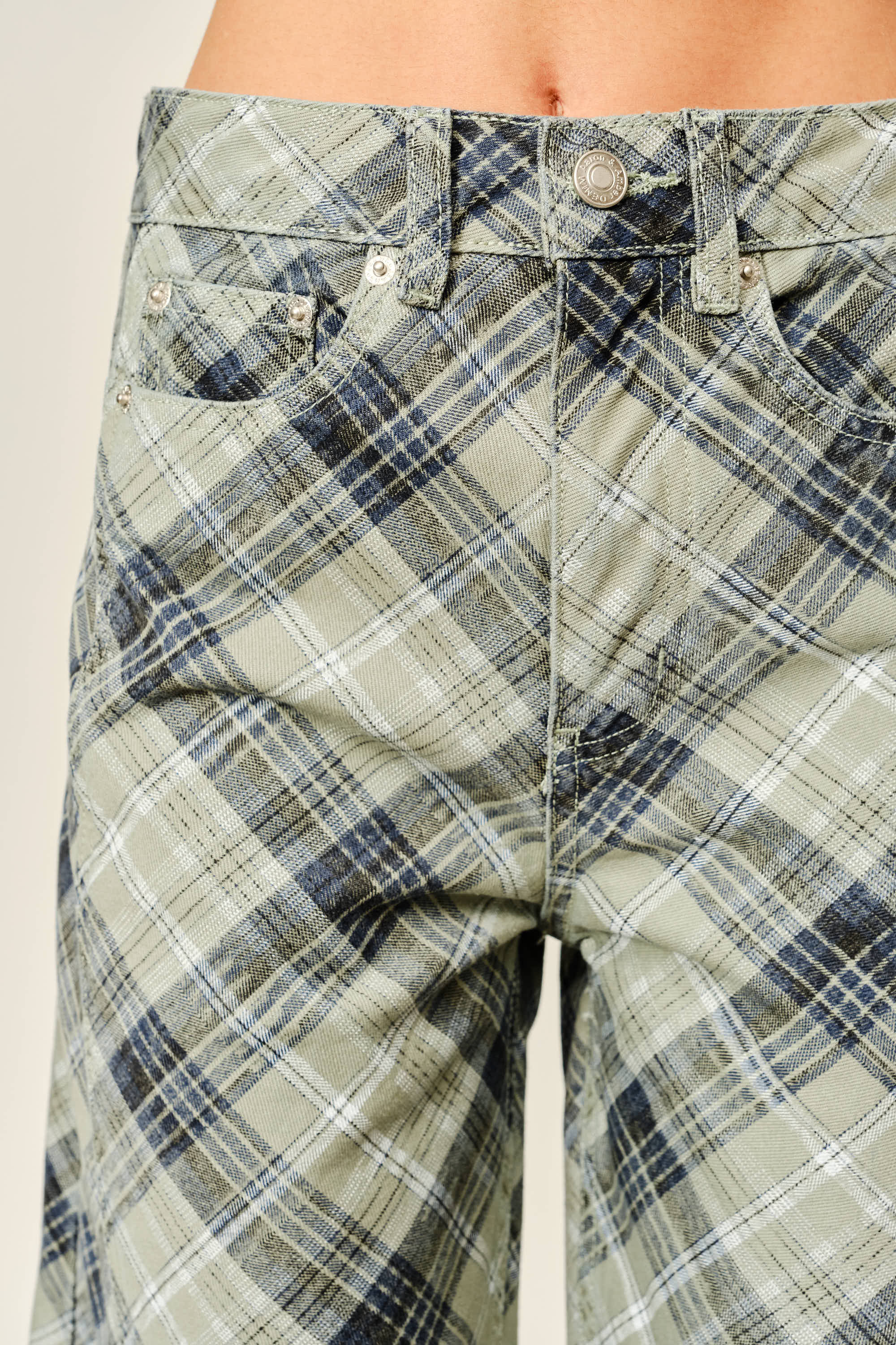 AJP6220 PLAID COTTON BARREL PANTS