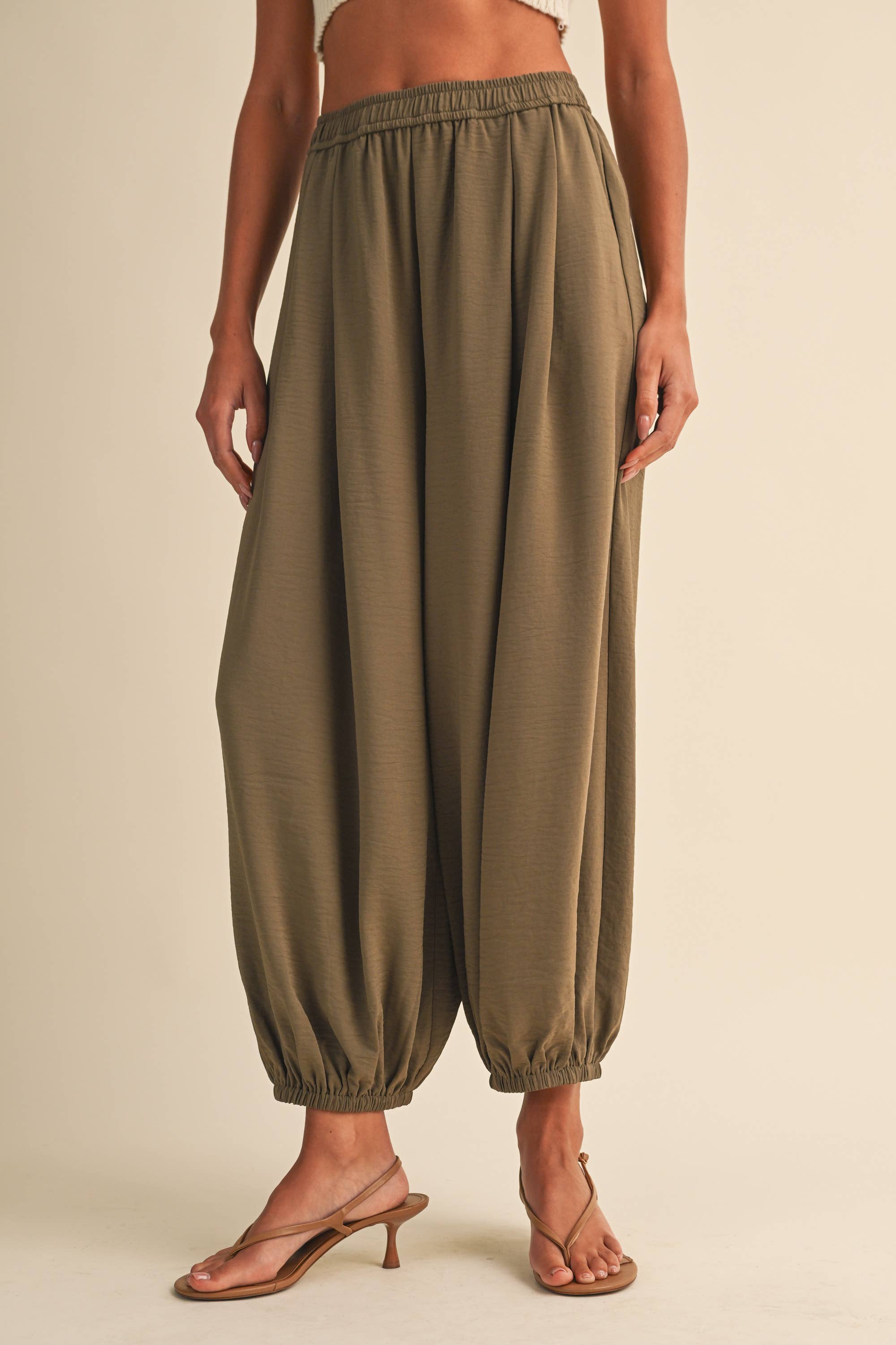 IP1567 SATIN ELASTIC WAISTBAND BALLOON PANTS