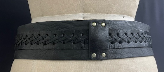 Leather belt with strings (M/L)