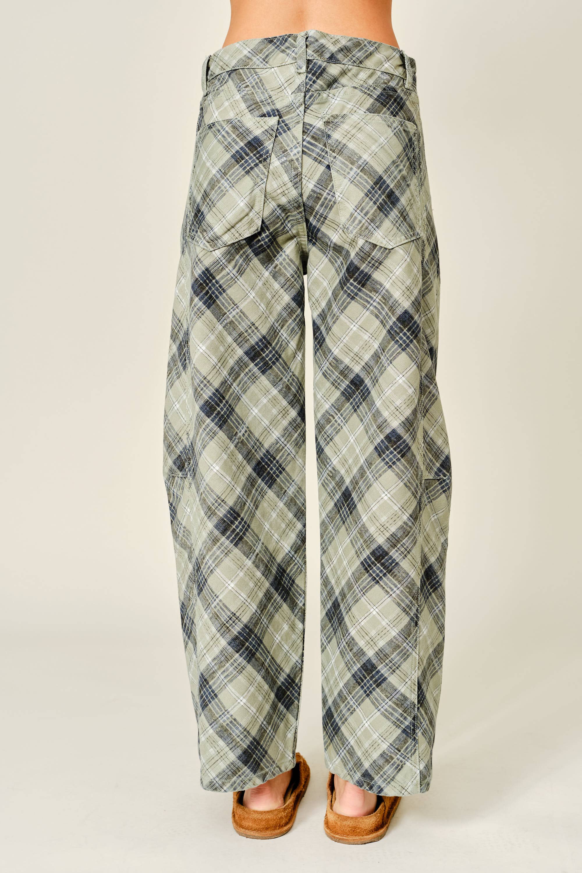 AJP6220 PLAID COTTON BARREL PANTS
