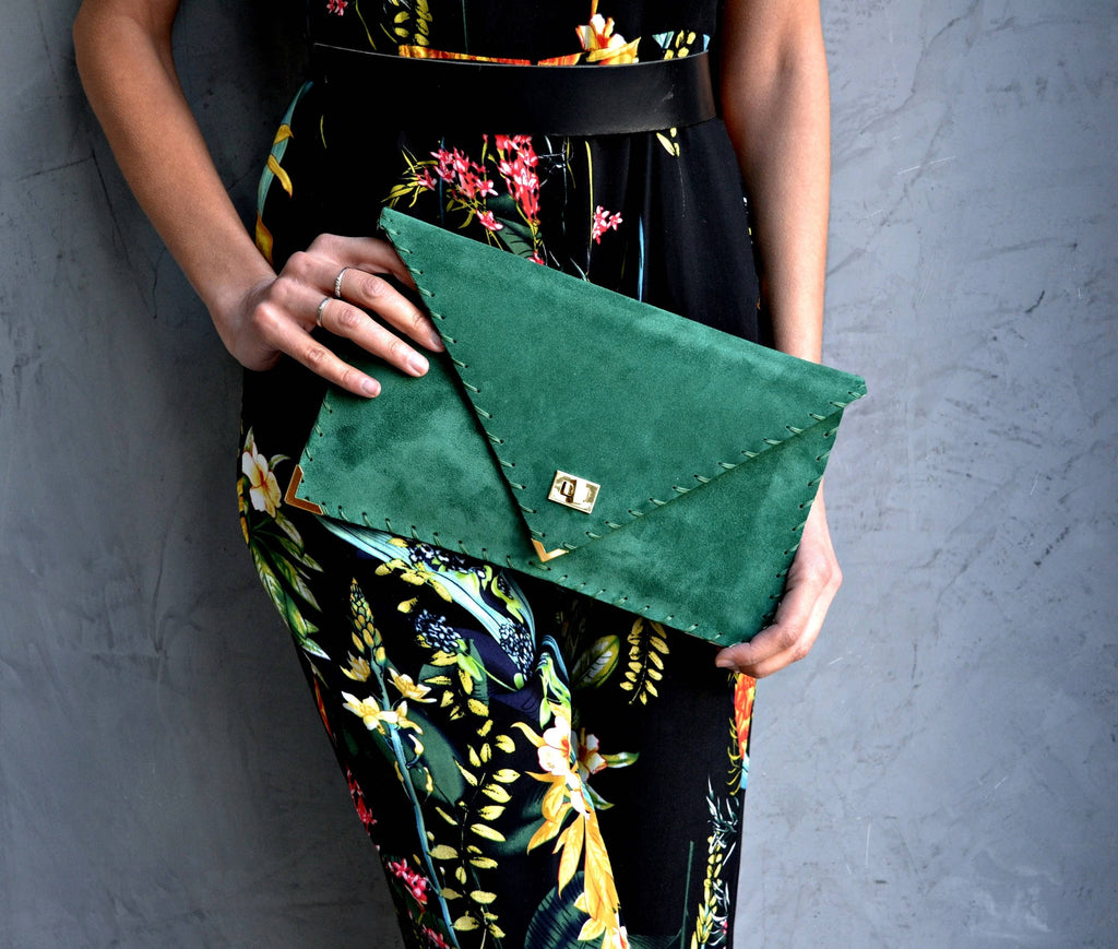 Suede clutch in emerald