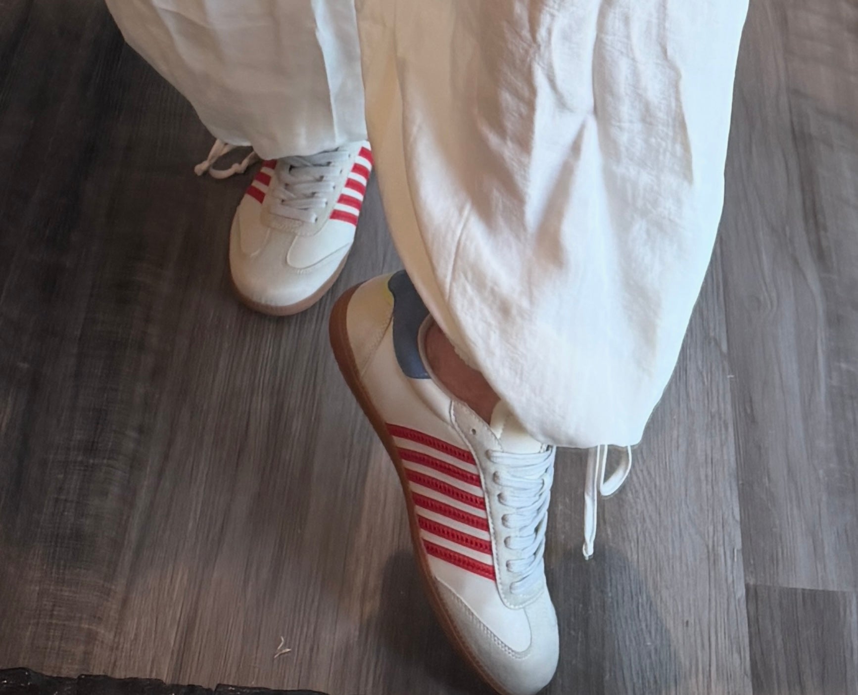 Shushop Sneakers