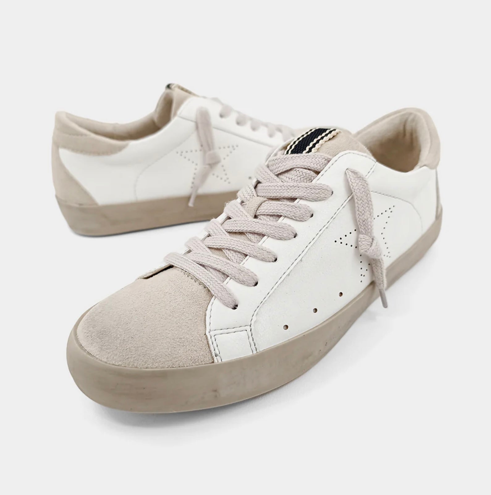 Shushop Sneakers