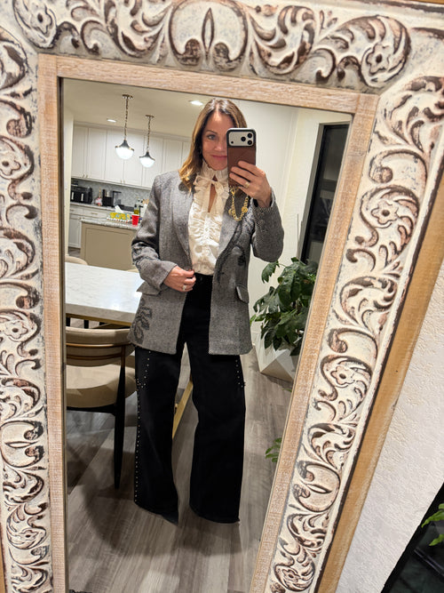Blazer with embroidered patterns