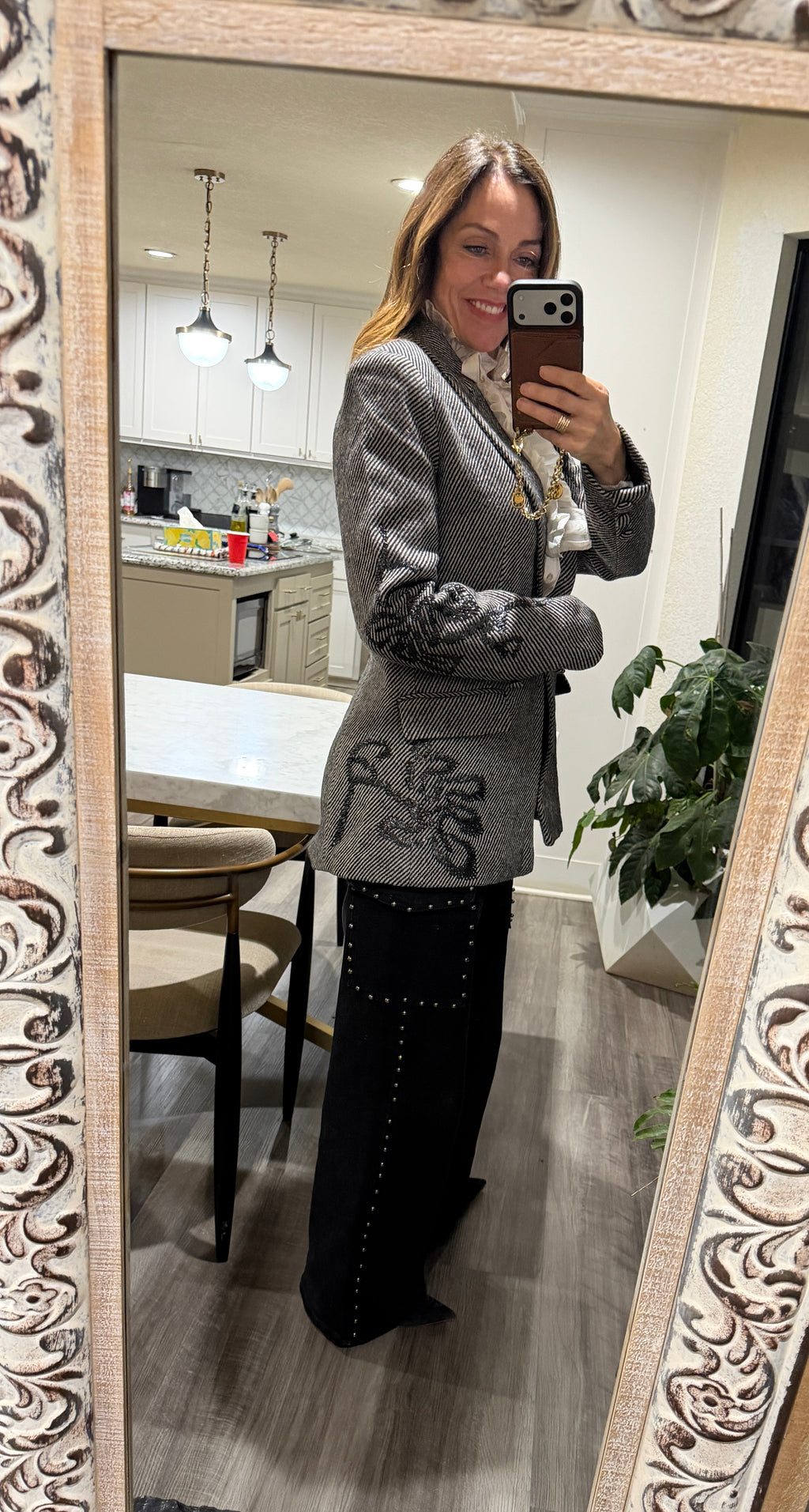 Blazer with embroidered patterns