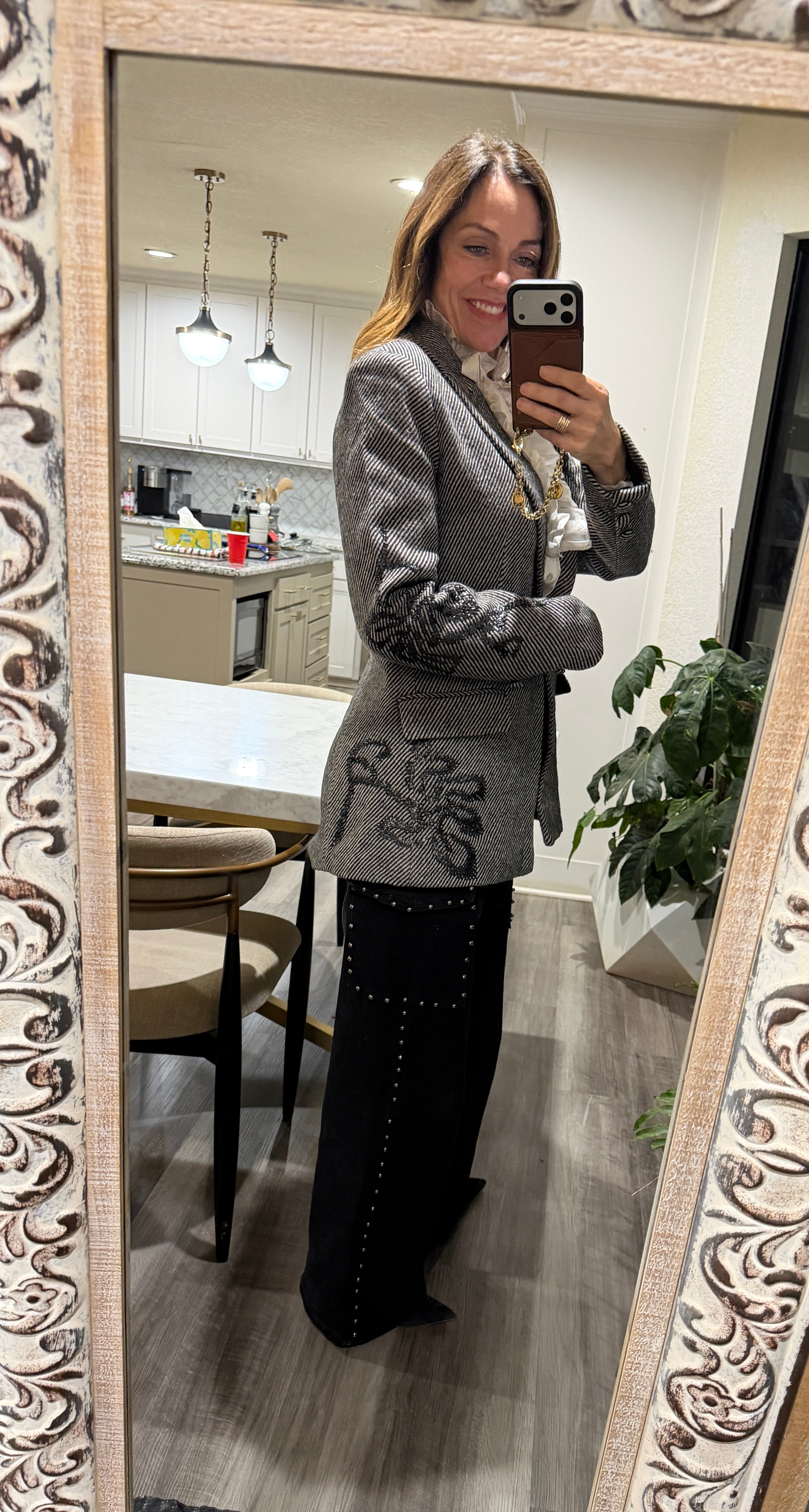 Blazer with embroidered patterns
