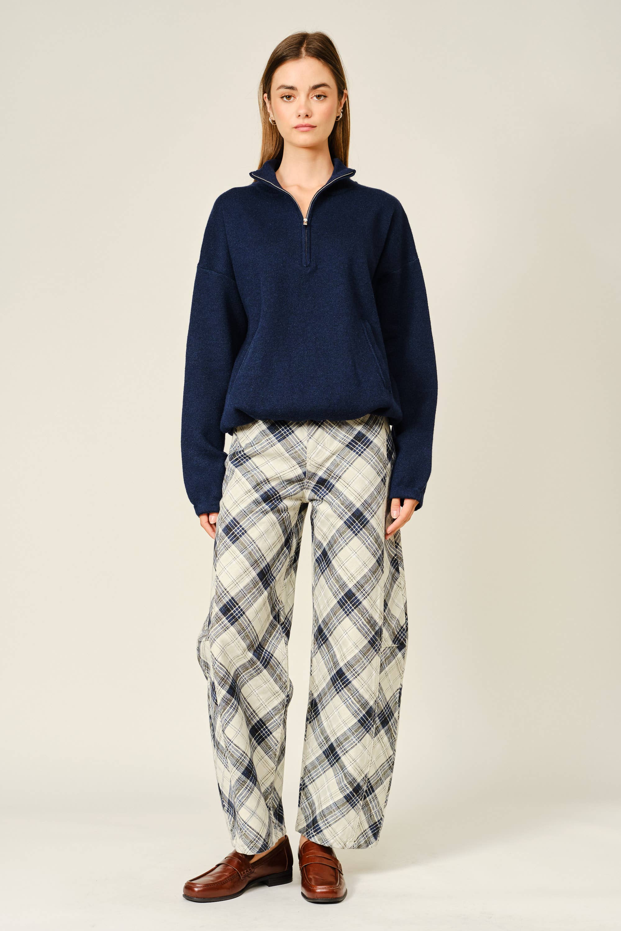 AJP6220 PLAID COTTON BARREL PANTS