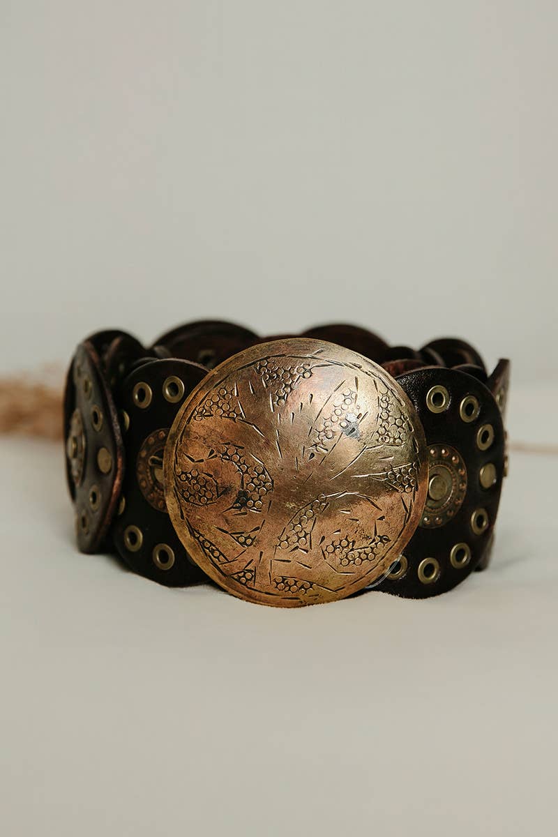 Alpha leather belt with engraved buckle, medium size
