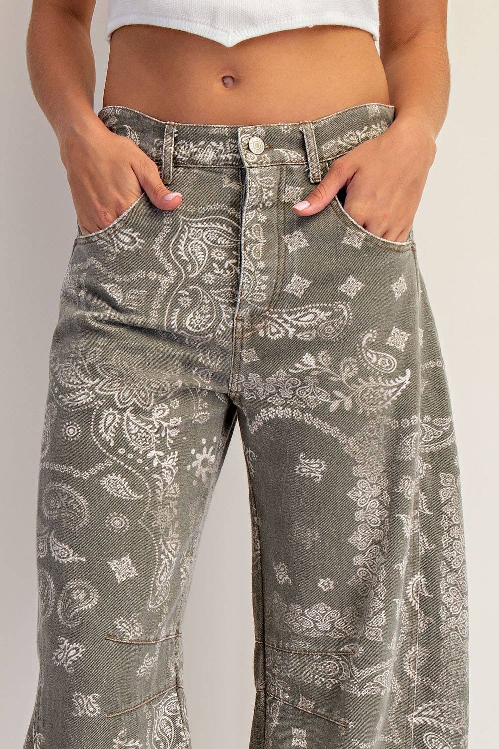 MINERAL WASHED BARREL JEANS