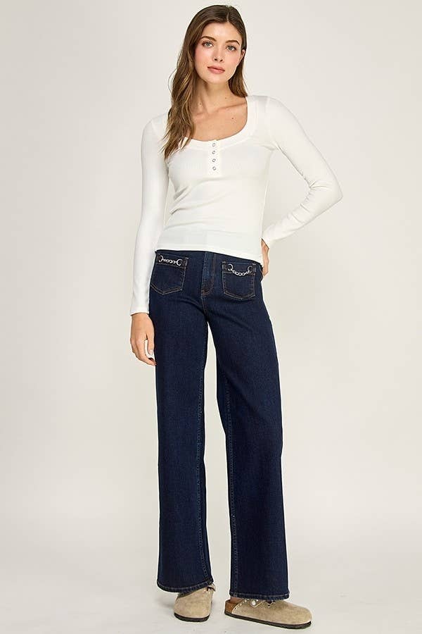 SCOOP NECK BUTTON TOP