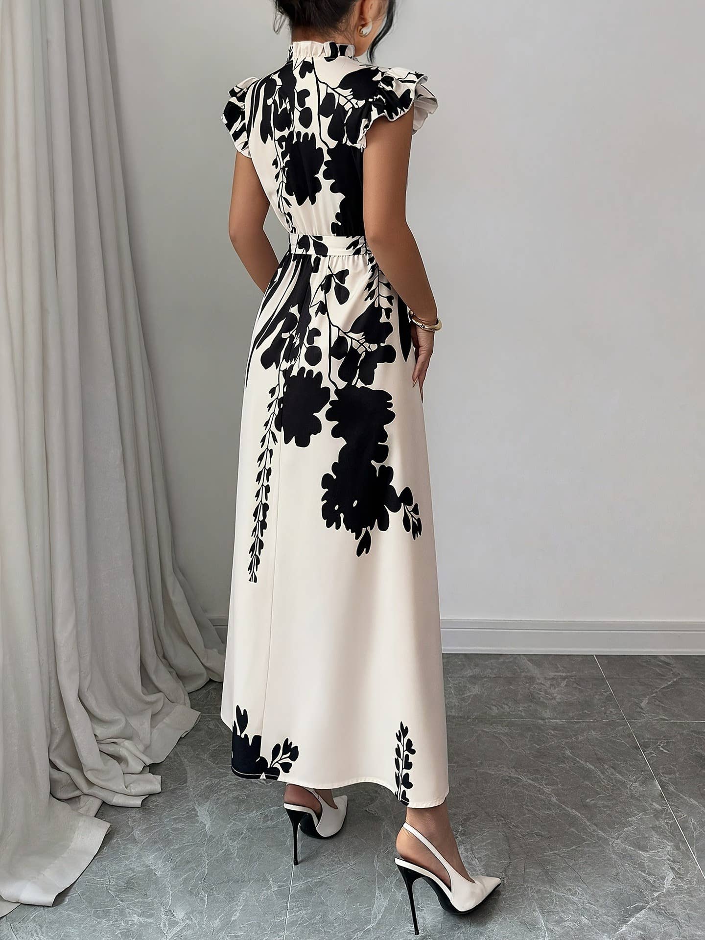 stand-up collar cinched waist dress