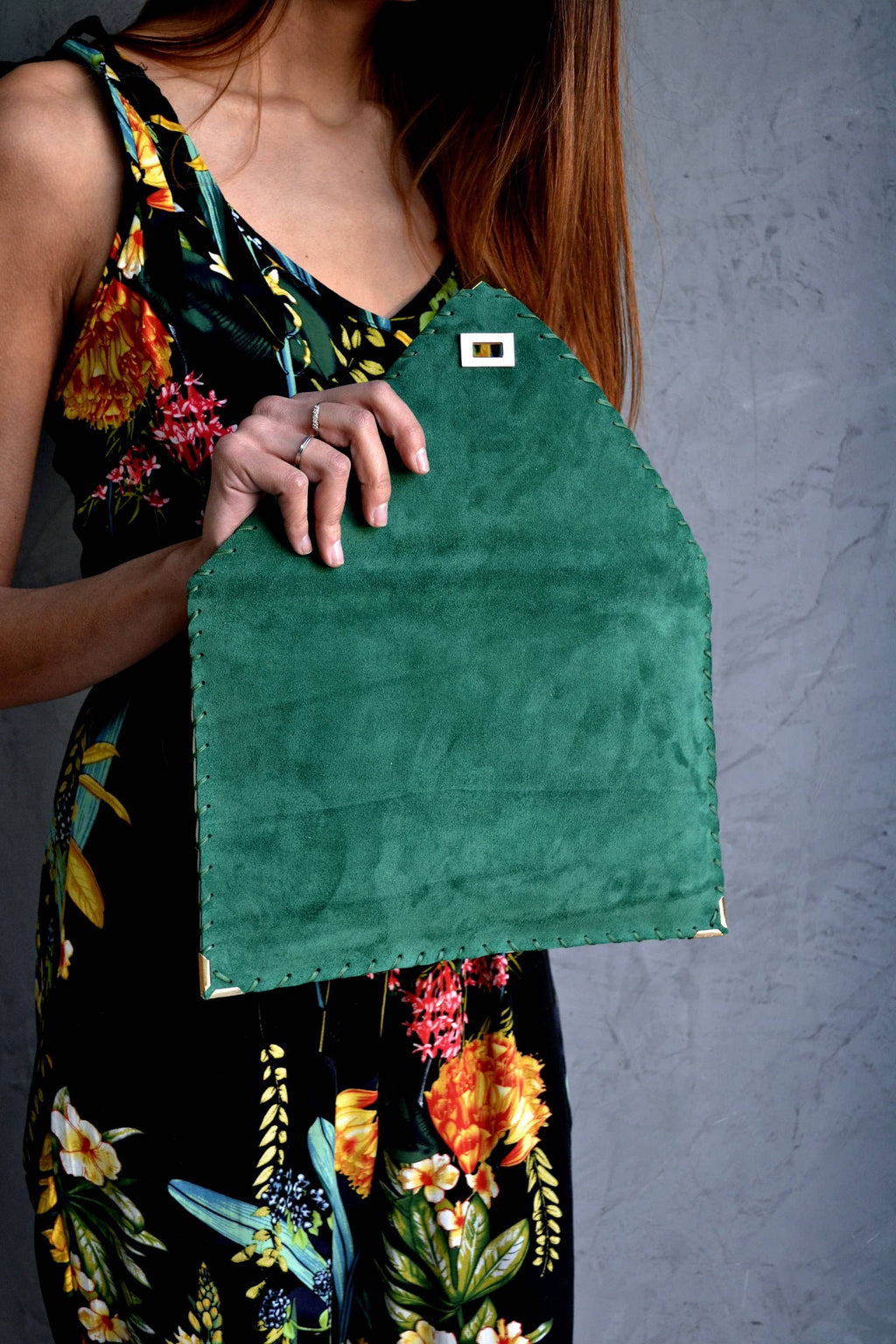 Suede clutch in emerald
