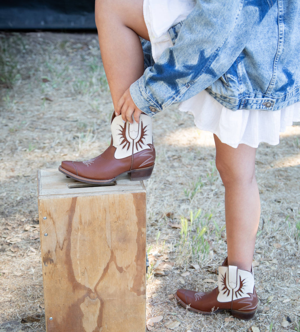 Prickly Pear Saddle Lace Brown Boots