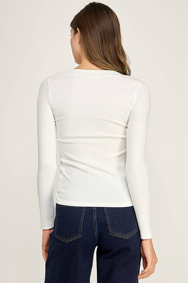SCOOP NECK BUTTON TOP